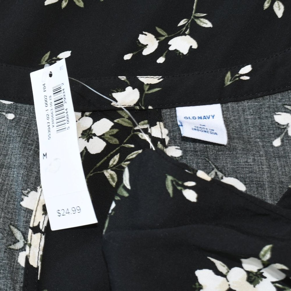 Old Navy Sleeveless Top NWT - Picture 3 of 3